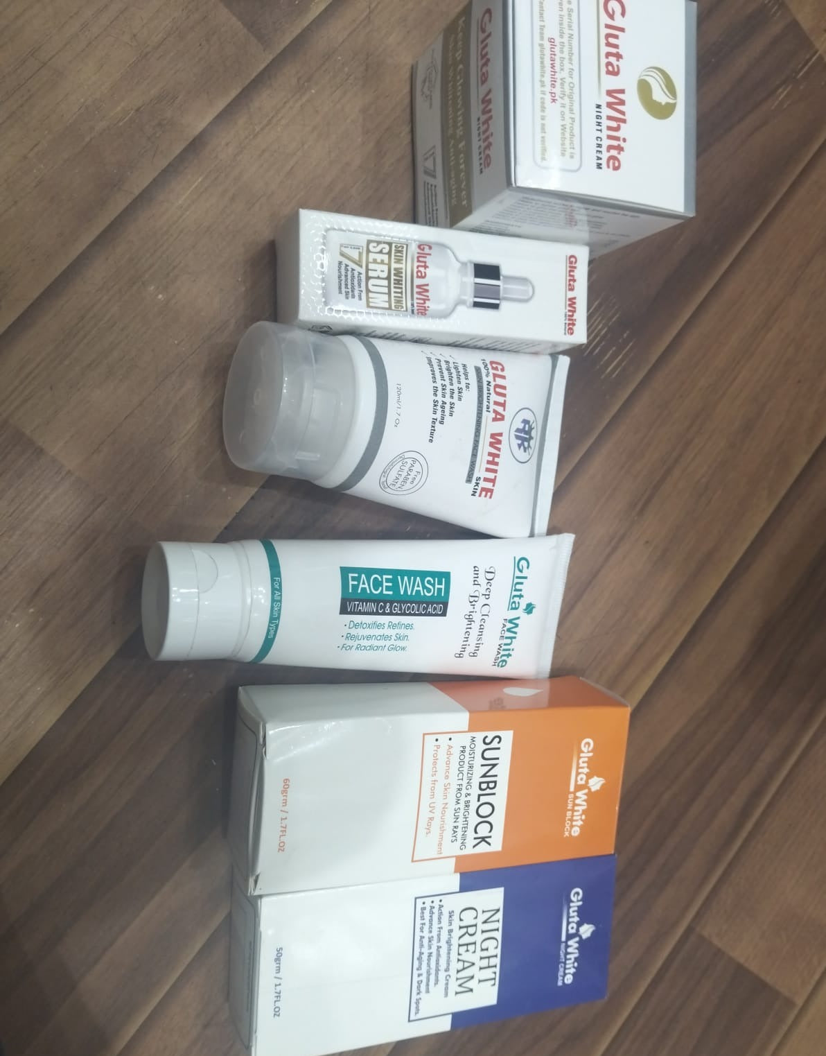 Gluta White 6 In 1 Skin Care Bundle – Complete Whitening And Brightening Set With Face Wash, Serum, Sunblock, Night Cream, And Moisturize